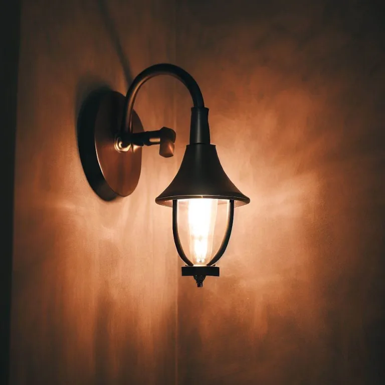 Lampa do łazienki na ścianę